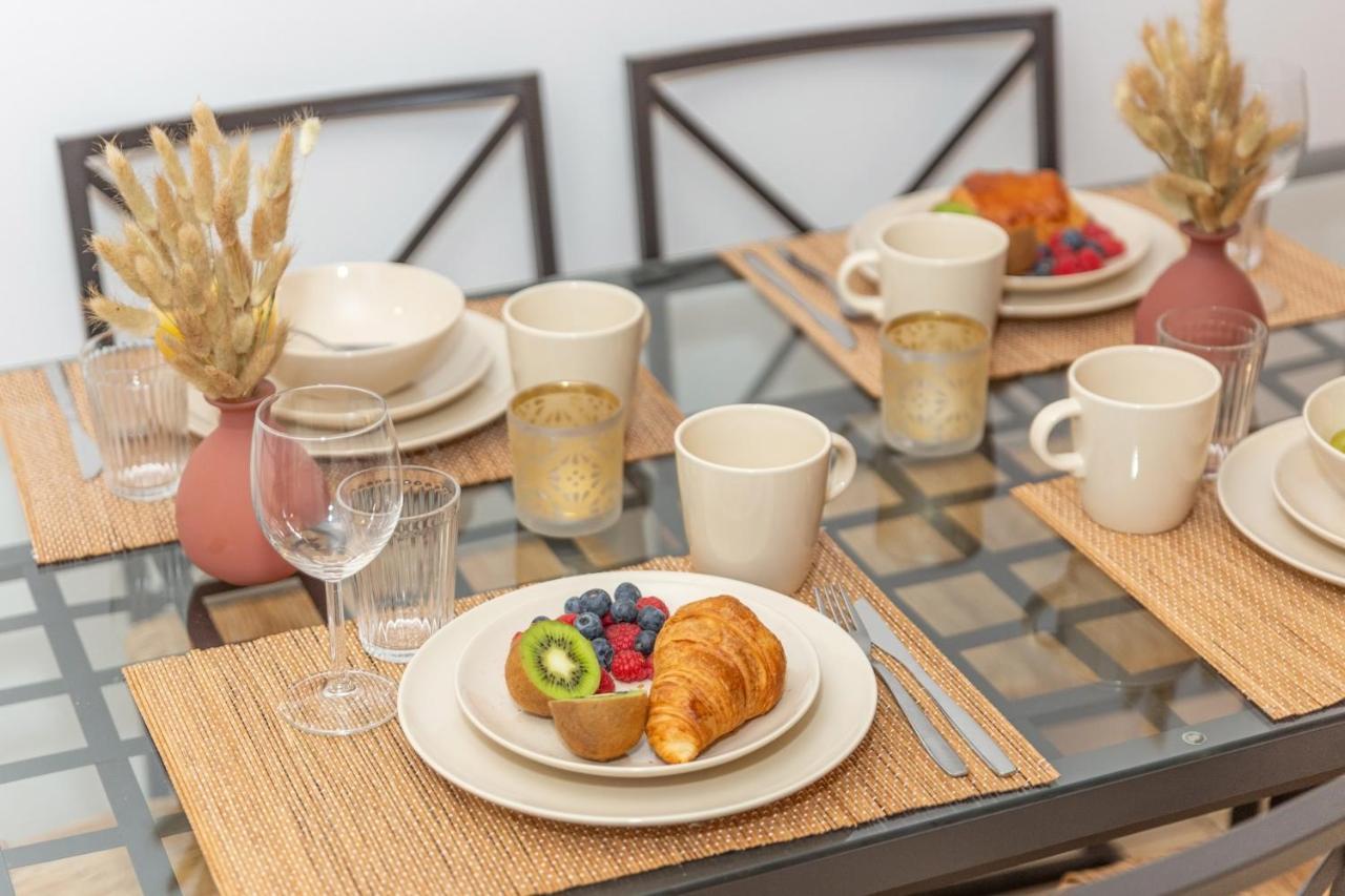 La Gare, Disneyland Paris Terrasse Parking Gratuit Bussy-Saint-Georges Luaran gambar