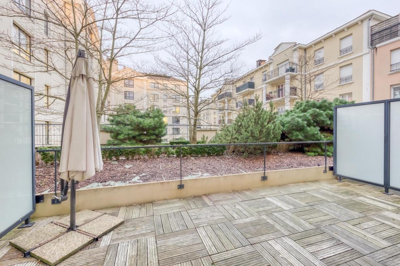La Gare, Disneyland Paris Terrasse Parking Gratuit Bussy-Saint-Georges Luaran gambar